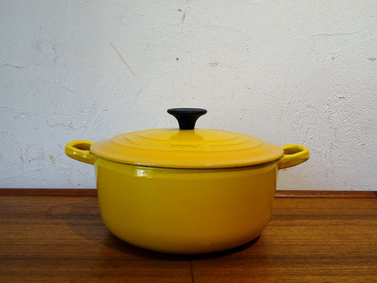 ル・クルーゼ LE CREUSET ココットロンド 20? ディジョンイエロー 廃盤カラー 鋳物 ホーロー フランス 2.4リットル ★